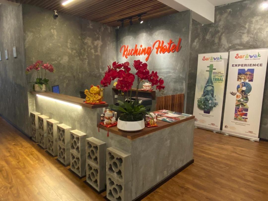 Kuching Hotel Bagian luar foto